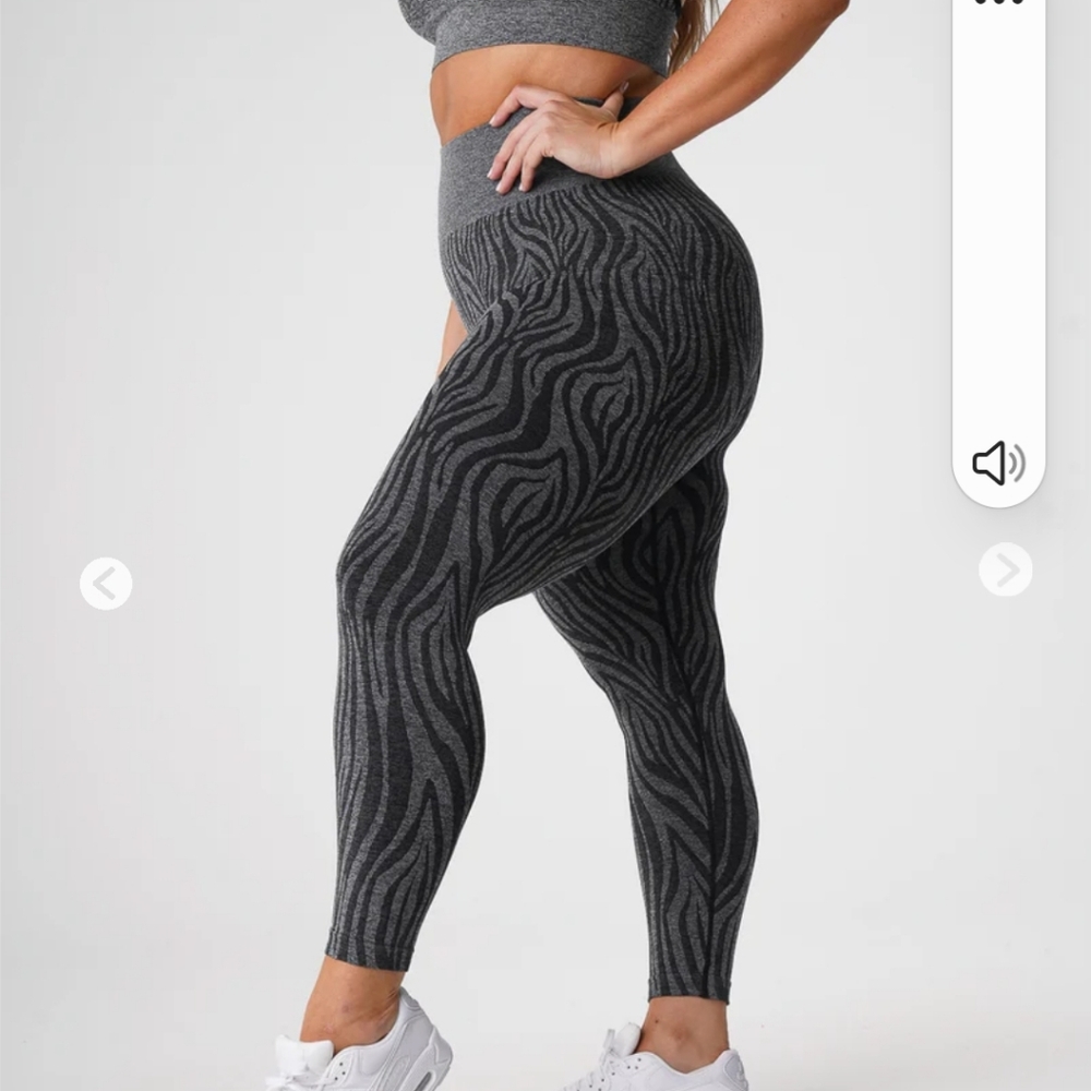 NWT NVGTN NAVI  Black Speckled Zebra Seemless Leggings Size M - Picture 3 of 6